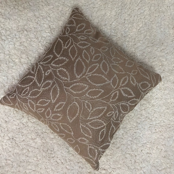 Set of 2 Decor Pillows - Picture 2 of 2